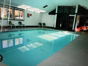 Innendørsbasseng og utendørsbasseng