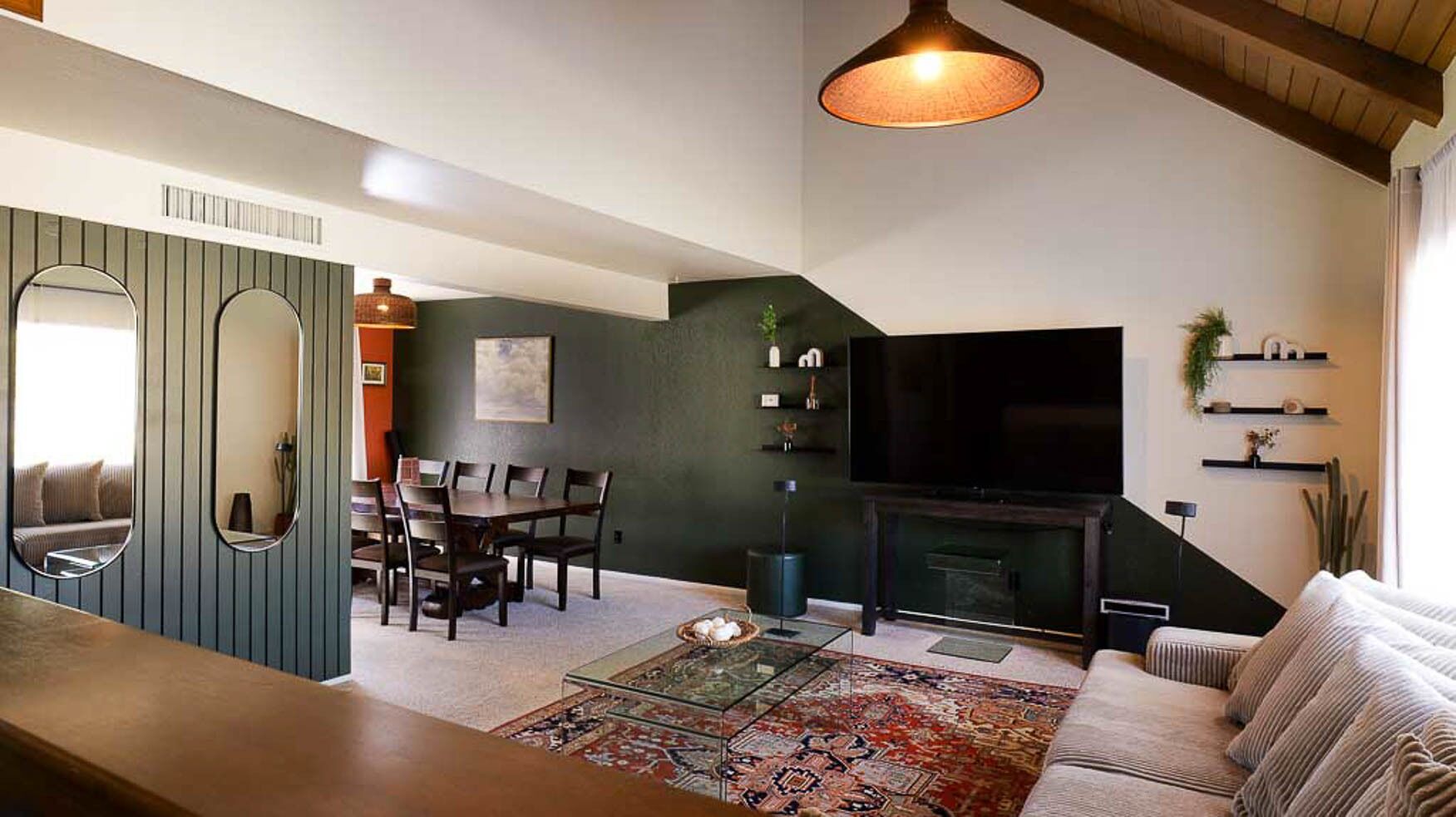 Smart-TV, Kamin, Videospiele, DVD-Player