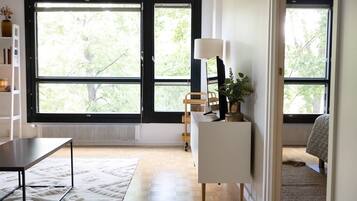 Comfort Apartment | Living room | Flat-screen TV