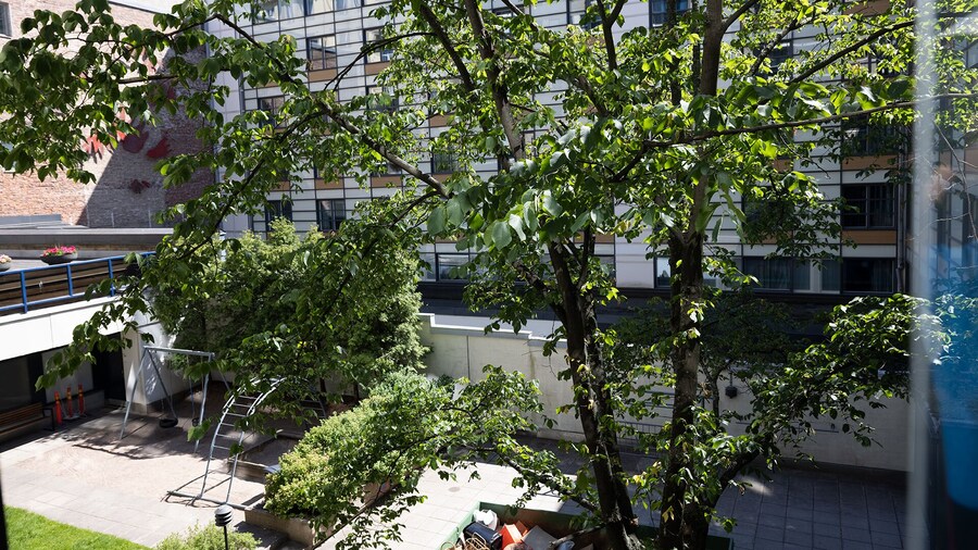 2ndhomes 2BR Center Apartment w Balcony