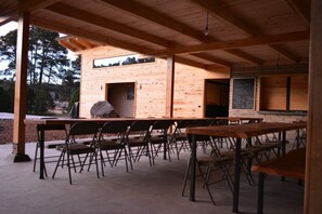 Cabin (Refugio) | Shared kitchen facilities | Full-size fridge, blender, cookware/dishes/utensils, cleaning supplies - Hotel Parque La Piramide (Durango)