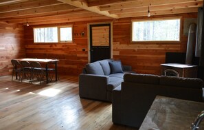 Classic Cabin (9) | Living area | Fireplace - Hotel Parque La Piramide (Durango)