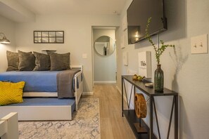 9 habitaciones, tabla de planchar con plancha, cuna de viaje y wifi