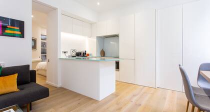 2 Bed 2 Bath Apartment Off Regent Street
