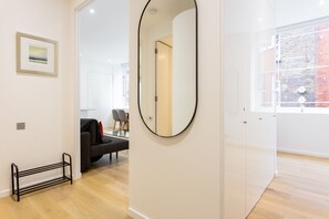 Interior - 2 Bed 2 Bath Apartment Off Regent Street (London)