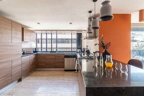 Premium-Apartment | Eigene Küche | Kühlschrank, Mikrowelle, Espressomaschine, Wasserkocher