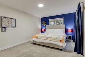 6 bedrooms, desk, iron/ironing board, WiFi