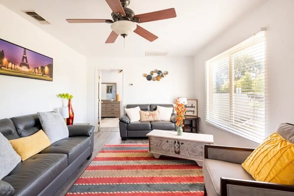 Smart TV - Misha’s HunnCottage (Yuba City)