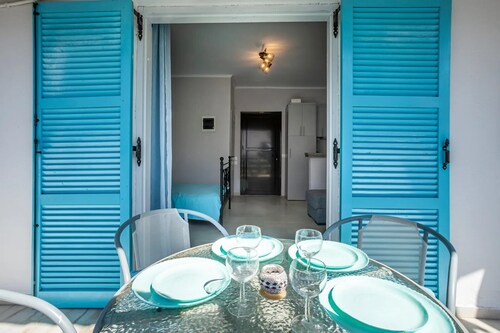 Lovely studio apartment located in the heart of the village