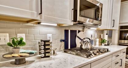 BAYSIDE * 5BR NEW LUXURY HOME * 4.5 Baths * 3 Master Suites * Sleeps 12 *