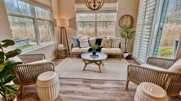 Smart TV, reproductor de DVD y libros