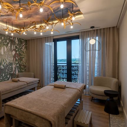 Couples treatment rooms, body treatments, hydrotherapy, aromatherapy