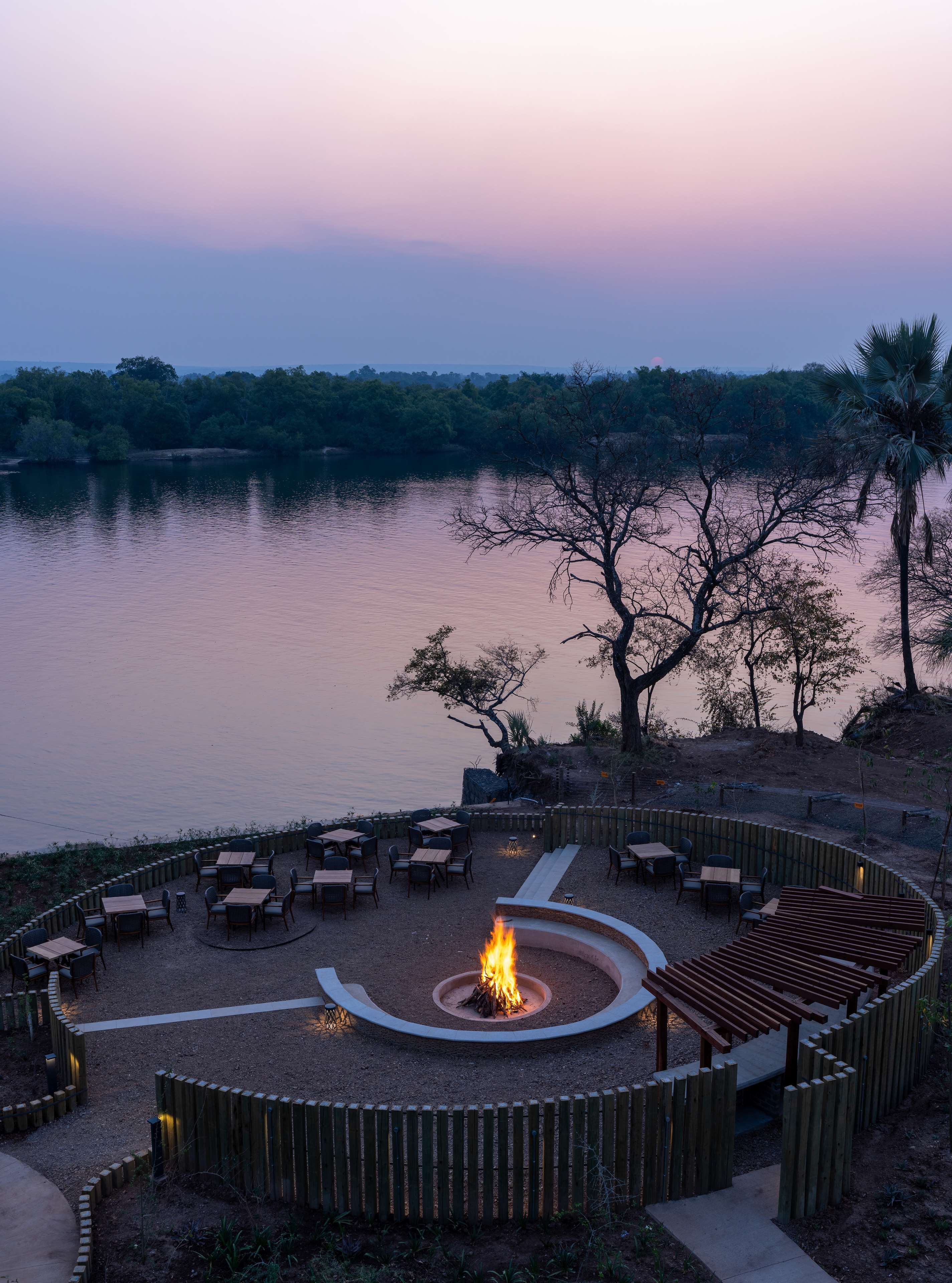 Frühstück, Mittagessen, afrikanische Küche, Blick auf den Pool 