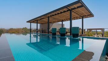 2 piscinas al aire libre, camas de piscina gratis, sombrillas