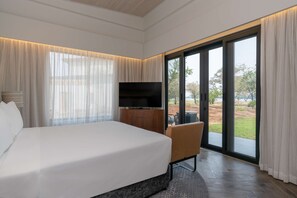 Down duvets, minibar, in-room safe, desk - Radisson Blu Mosi-oa-Tunya Livingstone Resort (Livingstone)