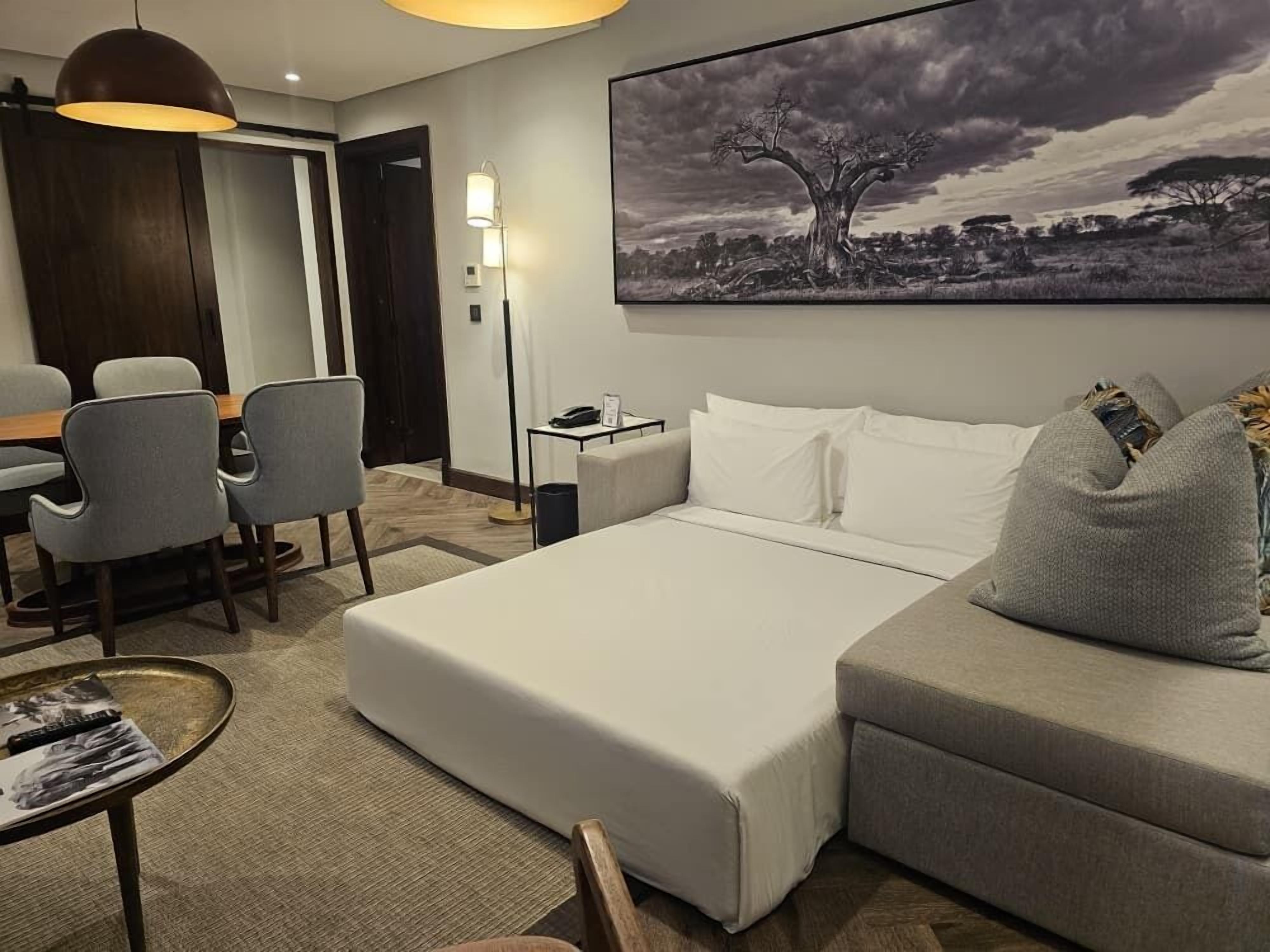 Family Suite (Villa - River Facing) | Down comforters, minibar, in-room safe, desk