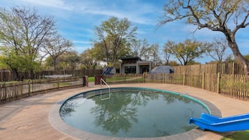 Área de juegos infantiles al aire libre