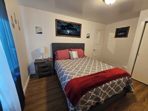 2 habitaciones, tabla de planchar con plancha, wifi y ropa de cama