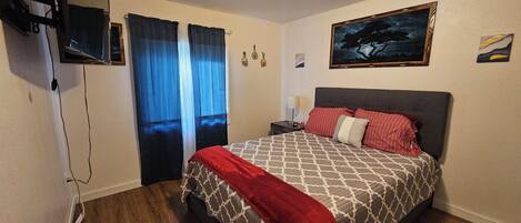 2 habitaciones, tabla de planchar con plancha, wifi y ropa de cama