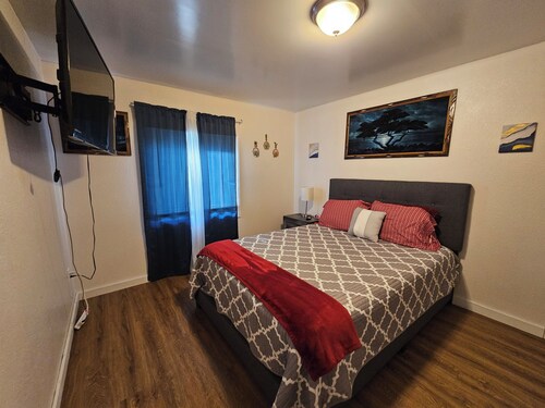 Inviting home, with large yard and free parking