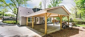 Charming Getaway on the Greenway!