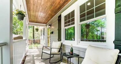 Charming Getaway on the Greenway!