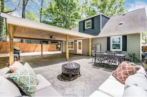 Outdoor dining - Charming Getaway on the Greenway! (Fort Mill)