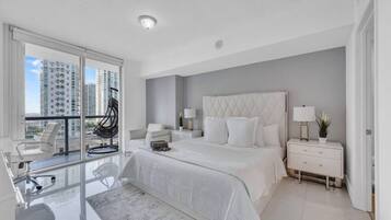 1 chambre, bureau, fer et planche Ă repasser, lit parapluie