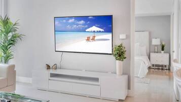 1 chambre, bureau, fer et planche Ă repasser, lit parapluie