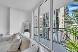 Interior - Modern 1 Bed @ ICON Brickell W/ Amazing Views (Miami)