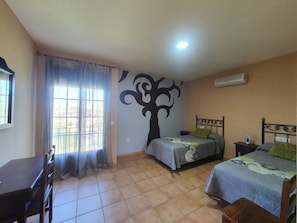 Minibar, desk, laptop workspace, free WiFi