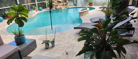 Alberca al aire libre y alberca climatizada