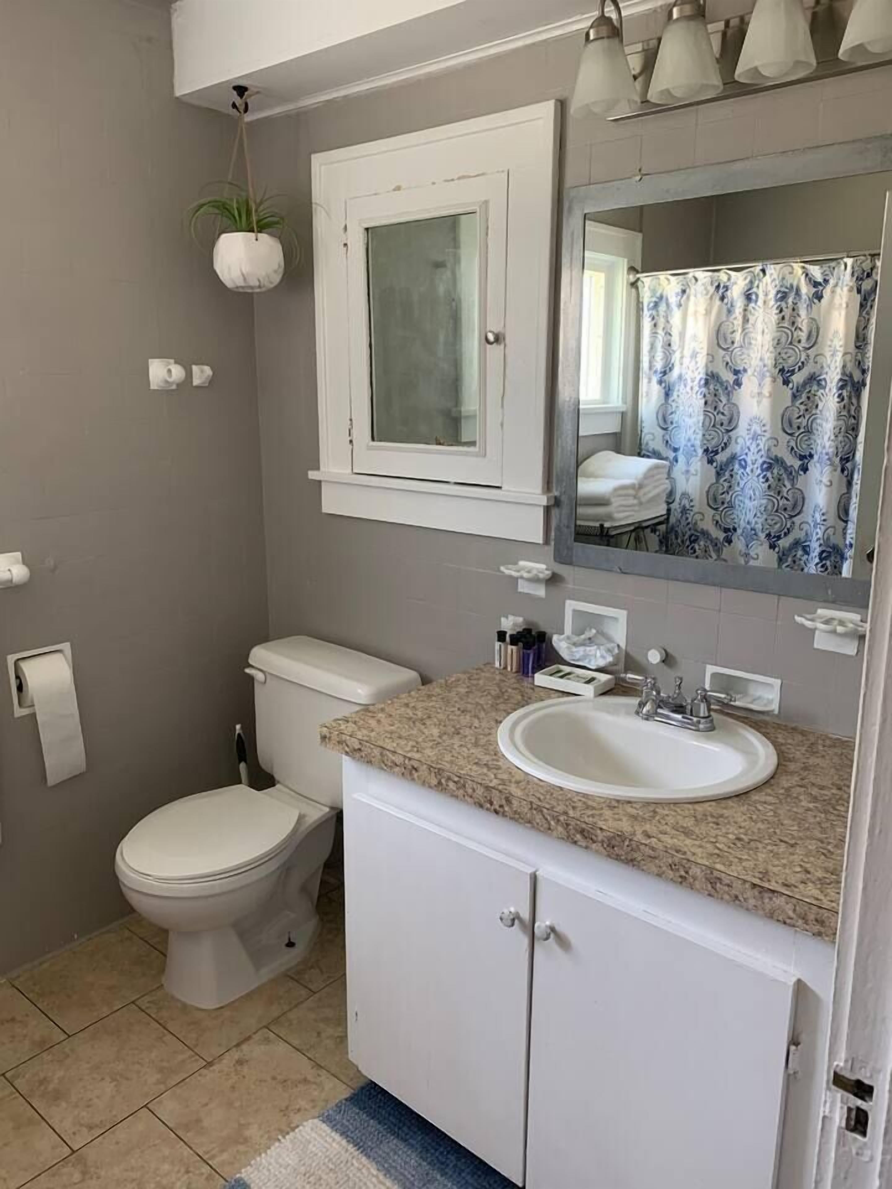 淋浴设施、吹风机、毛巾