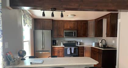 Your 2nd Home Away From Home l Prime location