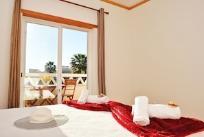 2 bedrooms, in-room safe, iron/ironing board, free WiFi