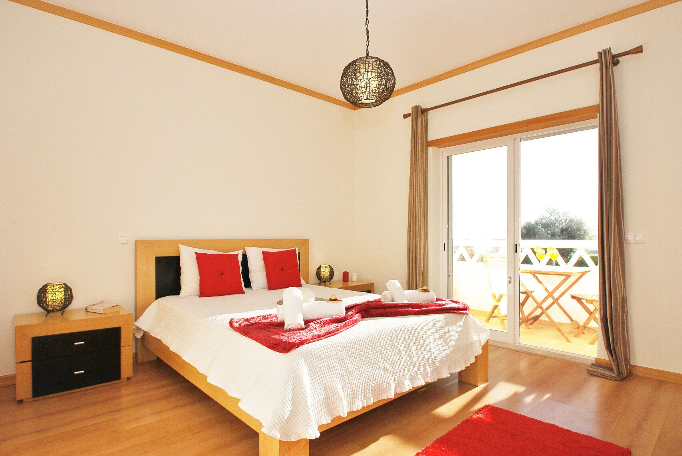 2 slaapkamers, een kluis op de kamer, een strijkplank/strijkijzer