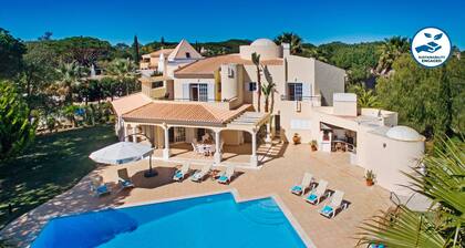 Spacious Family Villa with Pool in Vale do Lobo