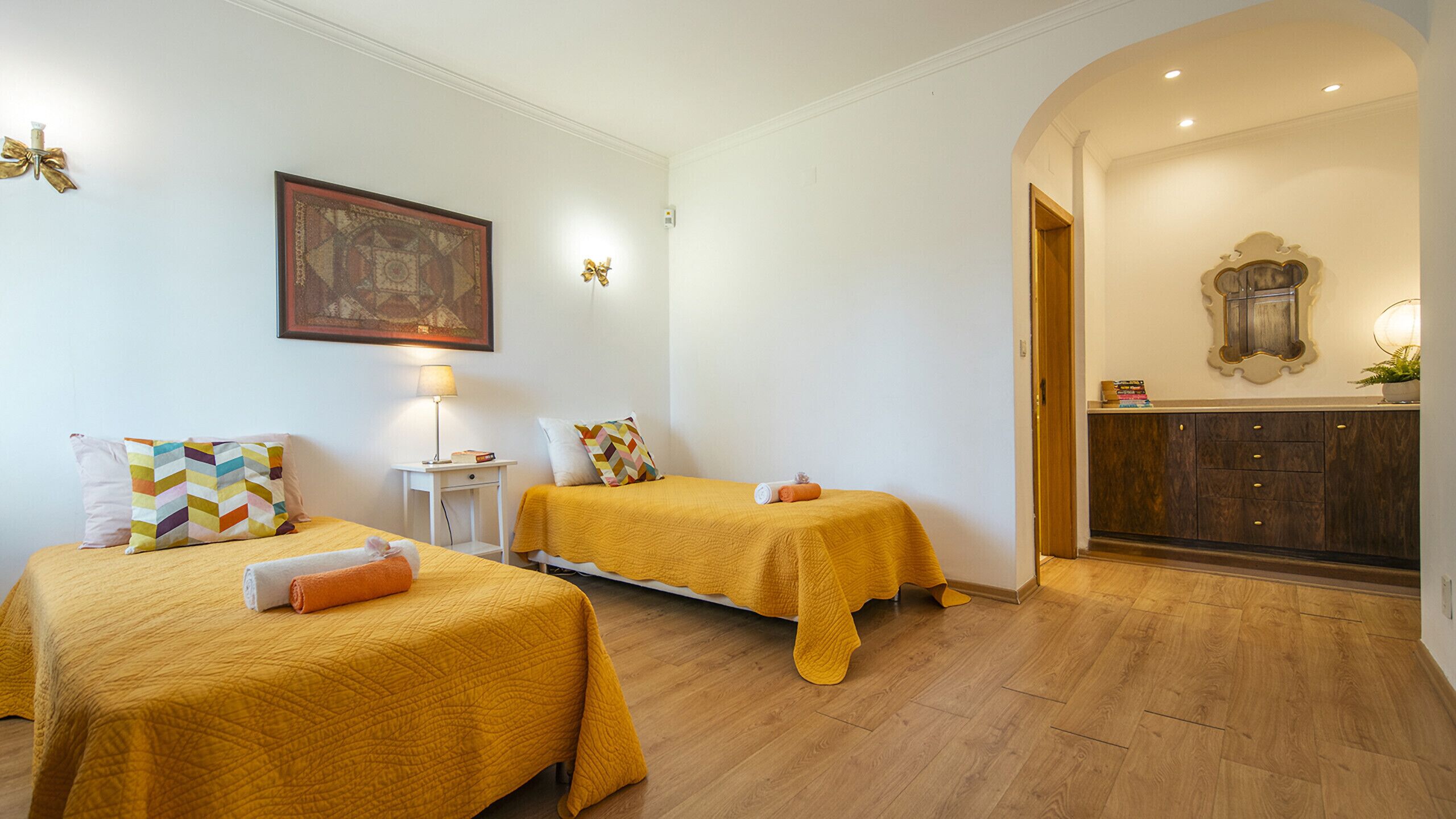 4 Schlafzimmer, Zimmersafe, Bügeleisen/Bügelbrett, kostenloses WLAN