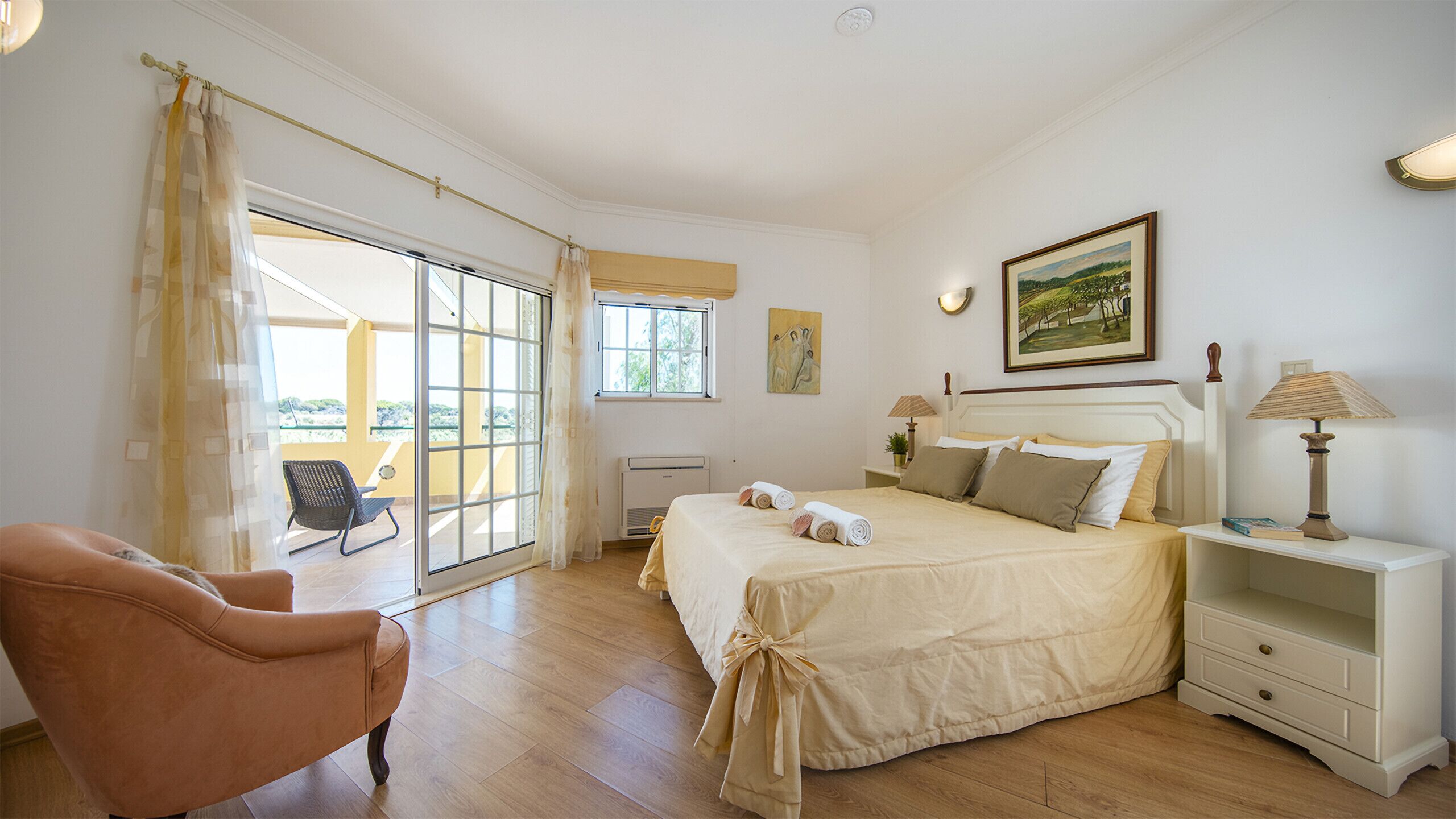 4 bedrooms, in-room safe, iron/ironing board, free WiFi