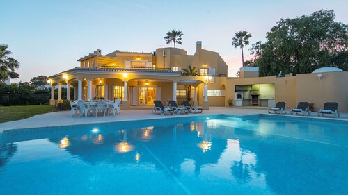 Spacious Family Villa with Pool in Vale do Lobo