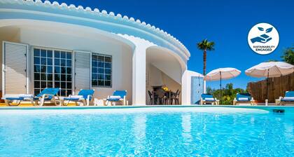 Charming villa w/ BBQ near beach, Armação