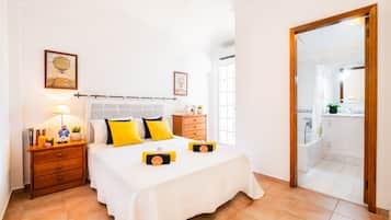 3 chambres, fer et planche à repasser, Wi-Fi gratuit, draps fournis