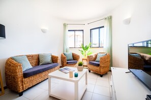 TV - Villa with Private Pool and BBQ in Galé (Albufeira)