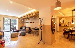 Elite Apartment | Living area | 42-inch LED TV with cable channels, TV - Casa Arquímedes by Kukun (Mexico City)