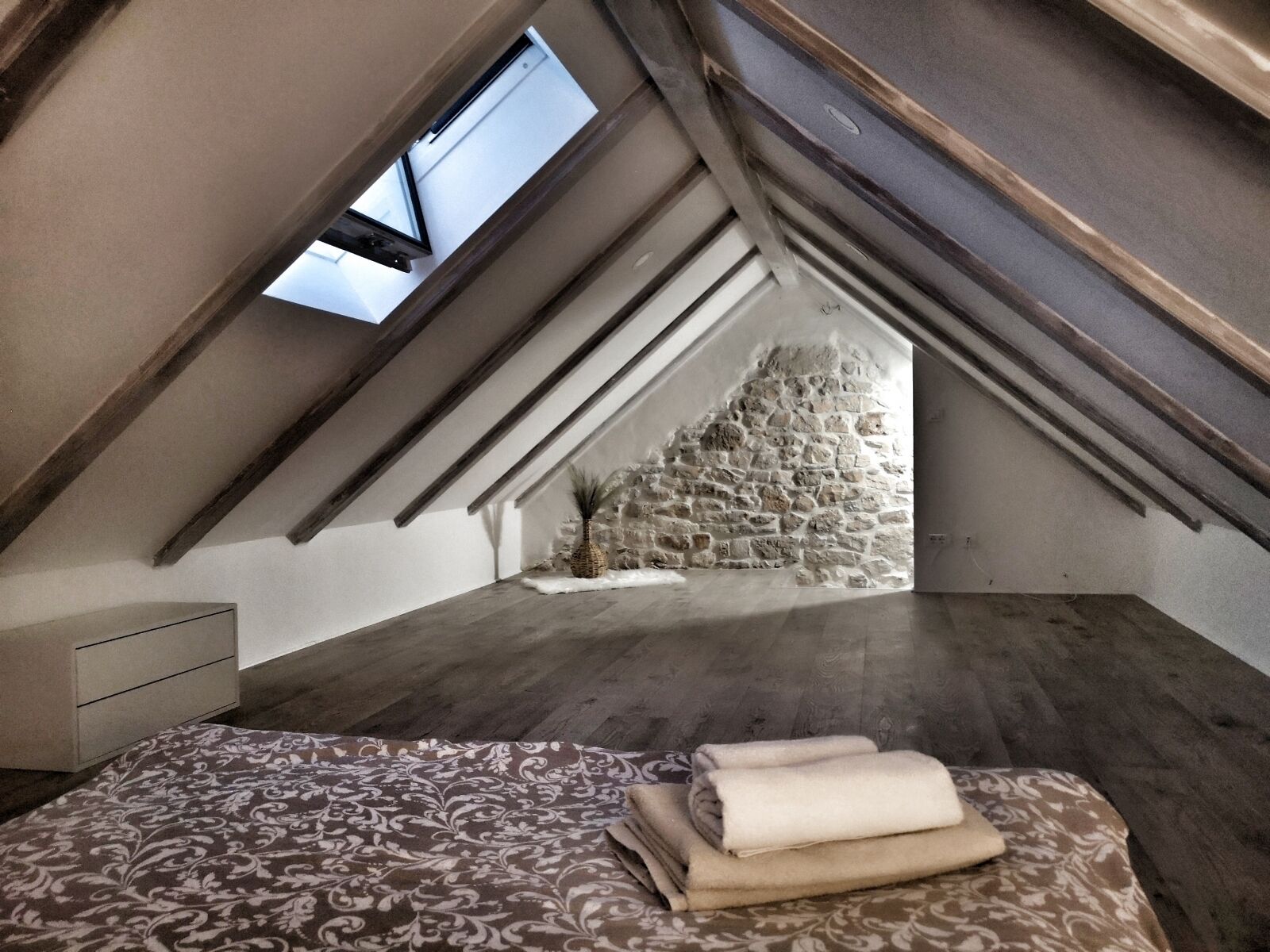 2 chambres, fer et planche à repasser, Wi-Fi gratuit, draps fournis