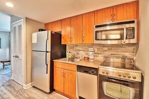 Fridge, microwave, oven, stovetop - Sandy Beach Resort 1805 - Oceanfront Views (Myrtle Beach)