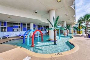 Una piscina cubierta