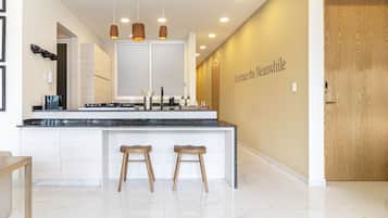 Căn hộ Elite | Bếp riêng | Lò vi sóng, bếp nấu, dụng cụ pha espresso, ấm điện