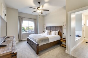 4 Schlafzimmer, Schreibtisch, Bügeleisen/Bügelbrett, Reisekinderbett