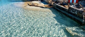 2-BR Modern Oceanfront APT. Pool - 5 min from Playa Sucia & Lighthouse